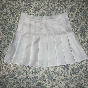white pleated tennis skirt/skort